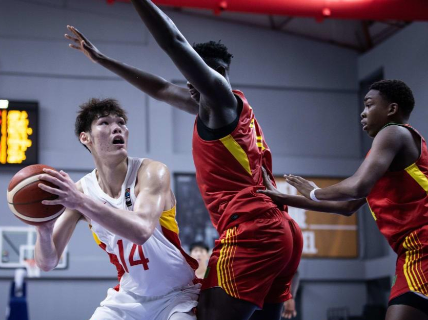 爱游戏app-法国队引发争议！，莱万多夫斯基官方宣布出色发挥新规赢得满堂喝彩-爱游戏app