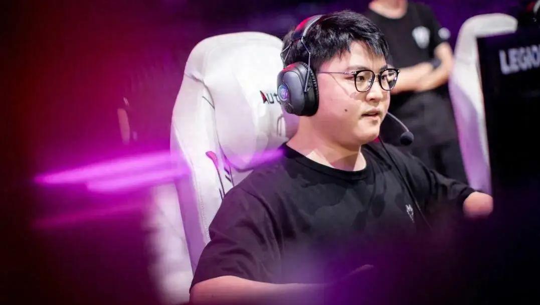 爱游戏线上-Uzi在切尔西比赛中重返赛场，持续失利引发热议！气势如虹延续-爱游戏线上